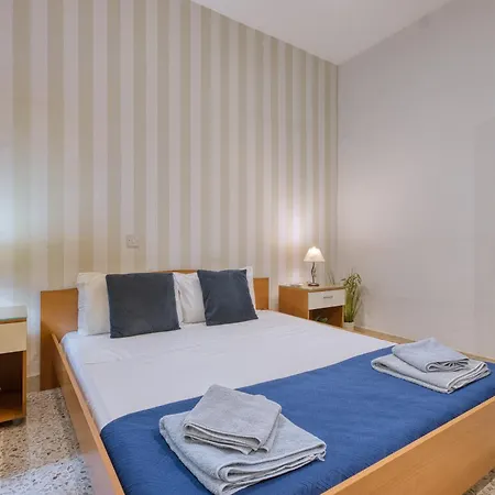 New - Stylish 3-bedroom With Sea Views & Private Terrace By Sf Homes スリーマ