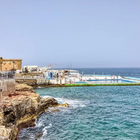 New - Stylish 3-bedroom With Sea Views & Private Terrace By Sf Homes アパート スリーマ