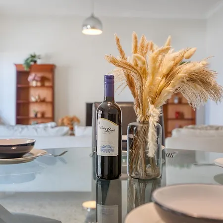 New - Stylish 3-bedroom With Sea Views & Private Terrace By Sf Homes *