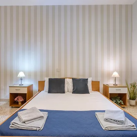 New - Stylish 3-bedroom With Sea Views & Private Terrace By Sf Homes