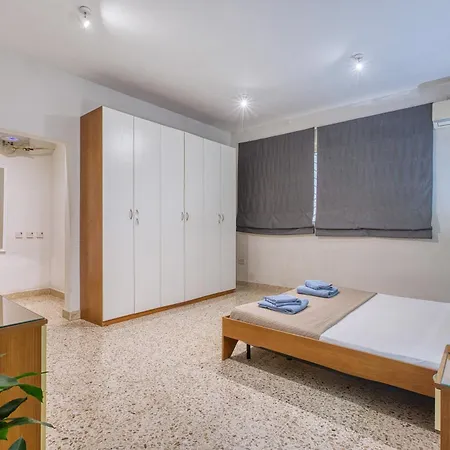 New - Stylish 3-bedroom With Sea Views & Private Terrace By Sf Homes *