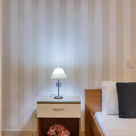 New - Stylish 3-bedroom With Sea Views & Private Terrace By Sf Homes スリーマ