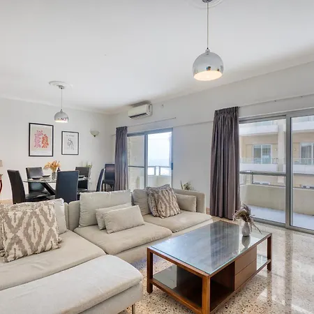 New - Stylish 3-bedroom With Sea Views & Private Terrace By Sf Homes דירה *