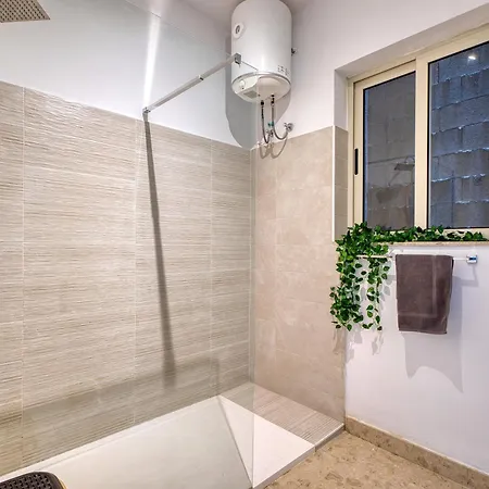 New - Stylish 3-bedroom With Sea Views & Private Terrace By Sf Homes *